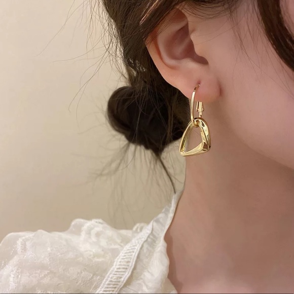 NEW Women’s Earrings Gift - Picture 2 of 2